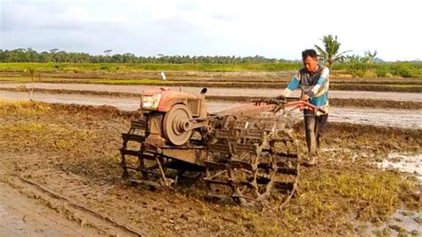 Traktor Quick G Modifikasi Roda Dobel Sedang Bajak Sawah Youtube