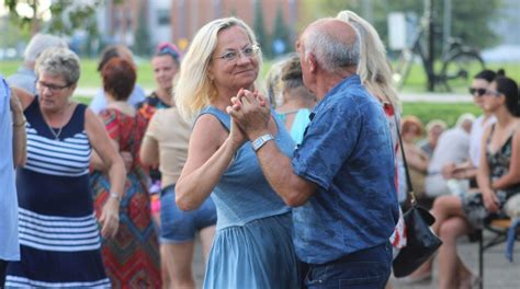 Mieszka Cy Radomia Bawili Si Podczas Ta Ca Pod Gwiazdami Nad Zalewem