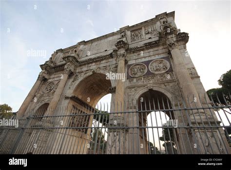 The Famous Arch Of Costantin Arco Di Costantino Roma Rome Italy