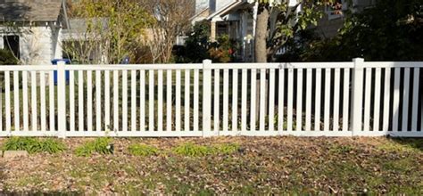 How To Choose The Right Vinyl Fence Color For Your Yard