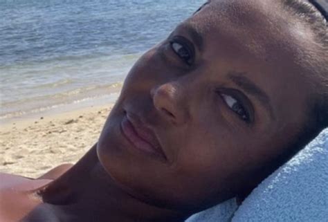 Karine Le Marchand En Vacances Lanimatrice D Voile Son Corps De R Ve