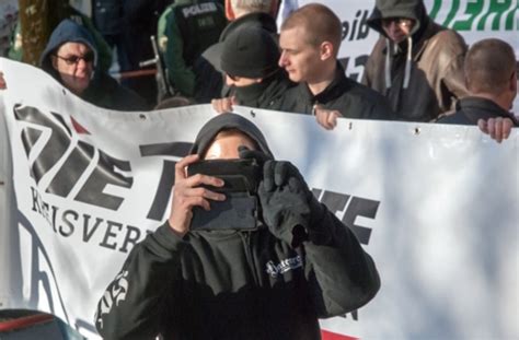 Demonstranten Der Linken Und Der Rechten Szene Demonstrieren Am