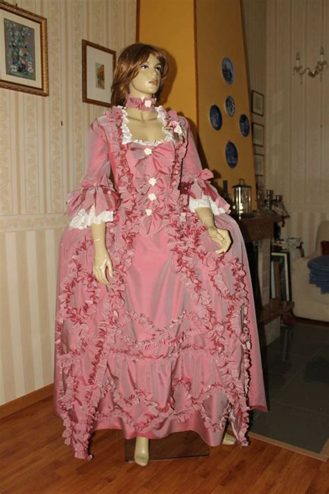 ABITI COSTUMI STORICI FEMMINILI 1700 ABITO STORICO FEMMINILE 1700 ROBE