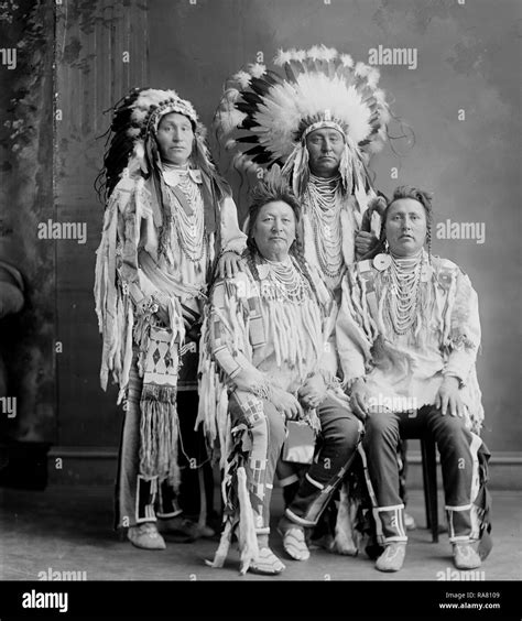 Crow Tribe Hi Res Stock Photography And Images Alamy