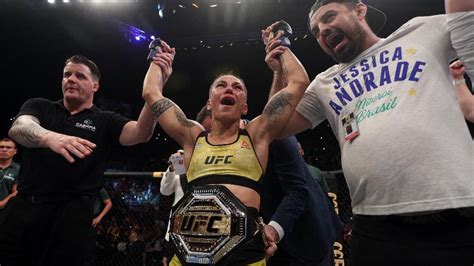 Jéssica Bate Estaca posa nua cinturão do UFC 27 05 2019 UOL