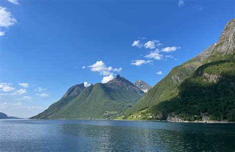 Hj Rundfjord Fjord Cruise Lesund Ye N Vej Getyourguide