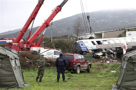 Grecia Disastro Ferroviario Arrestato Il Capostazione Di Larissa