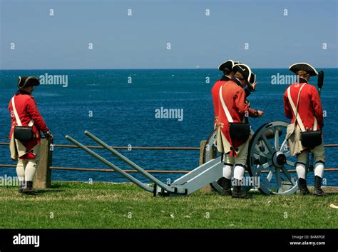 Firing cannon old soldiers hi-res stock photography and images - Alamy