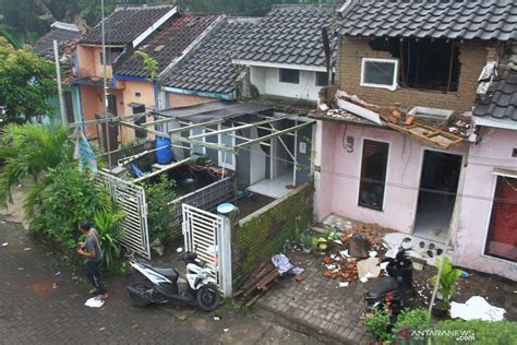 Bpbd Catat Rumah Alami Kerusakan Akibat Gempa Blitar Antara News