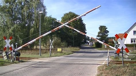 Spoorwegovergang Wesenberg D Railroad crossing Bahnübergang