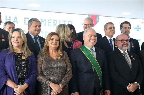 Docentes da UFPB recebem Medalha do Mérito Oswaldo Cruz uma das mais