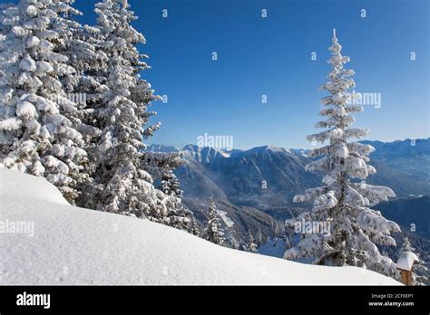 Oberbayern Winter Fotos Und Bildmaterial In Hoher Aufl Sung Alamy