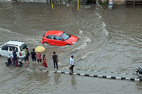 Rajasthan Heavy Rain राजस्थान के इन 22 जिलों में आज भारी बारिश का अलर्ट 7 जिलों में स्कूलों की