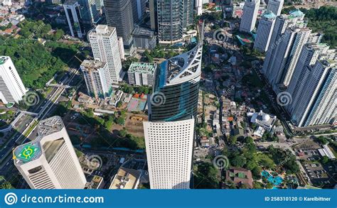 Edificios Corporativos Modernos Contra El Cielo Azul Edificios De