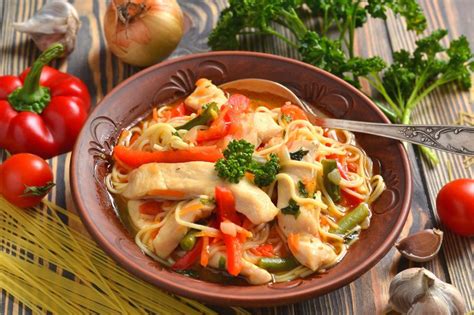 Что приготовить на обед: рецепт вкусного лагмана из курицы - Досуг ...