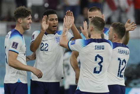 Inglaterra Goleia Ir Em Estreia Na Copa Do Mundo