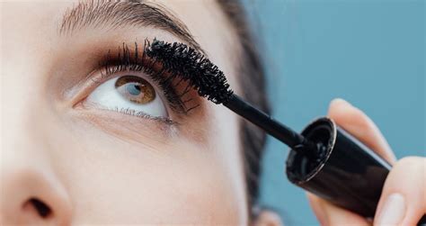 9 Best Mascara For Straight Lashes 2023