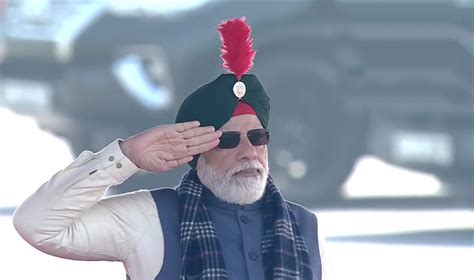 Pm Modi Inspects Guard Of Honour Reviews March Past At Culmination