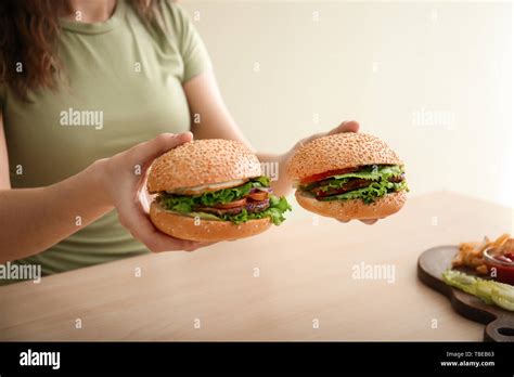 Eat Burgers Woman Hi Res Stock Photography And Images Alamy