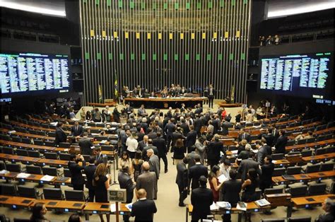 Congresso analisa 32 vetos nesta terça feira