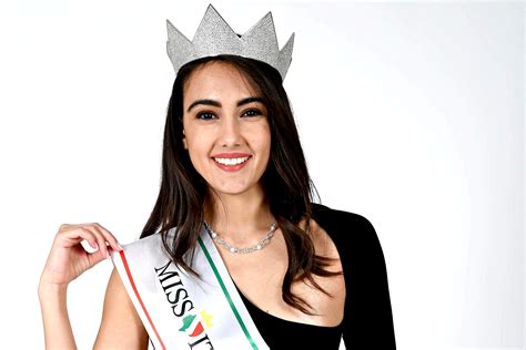 Miss Italia 2021 Incoronata La Napoletana Zeudi Di Palma