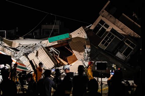 Alerta En Taiwán Por El Derrumbe De Puentes Y Edificios Tras Un