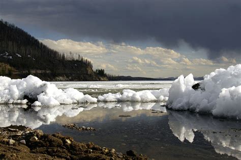 Yellowstone Lake in the winter at Yellowstone National Park, Wyoming ...