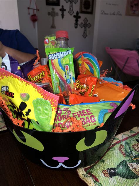 spooky basket ideas 14