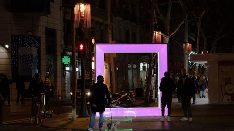 Dos esculturas artísticas luminosas creadas por Maurici Ginés iluminan