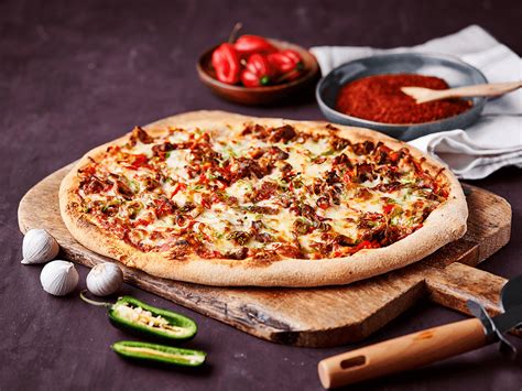 Crisp Beef Rendang Pizza Emborg