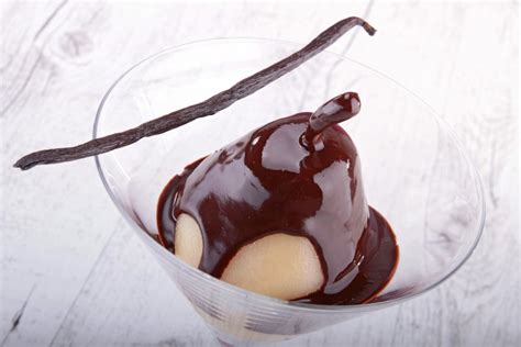 Recette Poires Au Sirop Sauce Chocolat Marie Claire