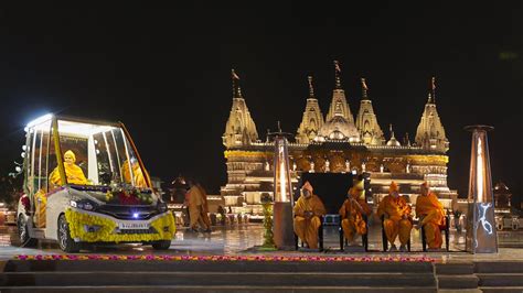 December Hh Mahant Swami Maharaj S Vicharan Nadiad India