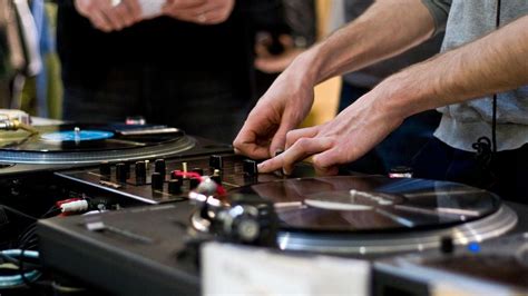 Best Dj Turntables For Beginners Audio Mentor Guides