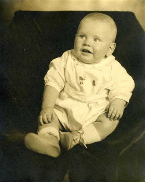 How Warren Buffett Made His Money | Warren Buffett Biography