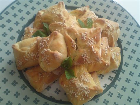 It All Tastes Greek To Me: Cretan Kaltsounia filled with anthotyro ...
