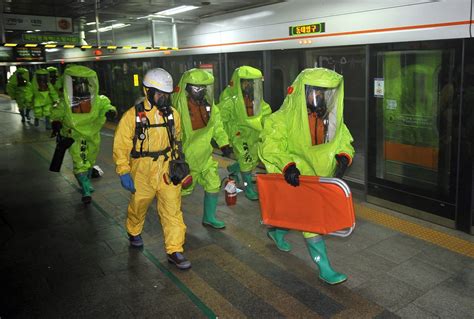 Fotos Sul coreanos fazem treinamento antiterrorismo em metrô de Seul