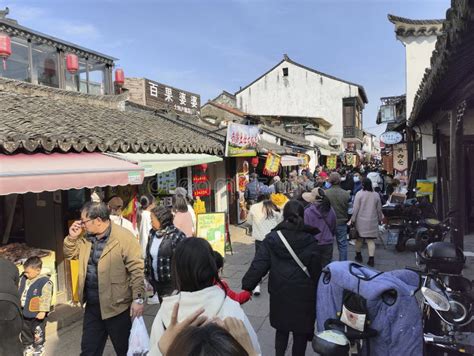 People Visit To Xinchang Ancient Town In Shanghai China Editorial