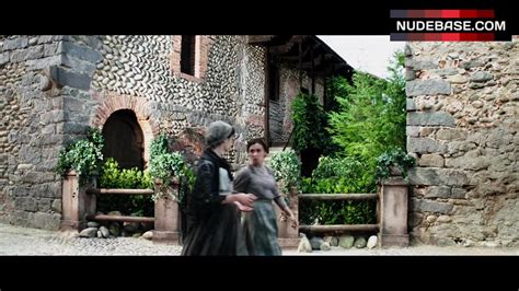 Asia Argento Nude Bathing Dracula D Nudebase