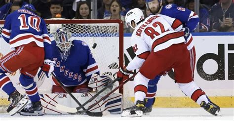 Hockey30 Jesperi Kotkaniemi Sous L AUTOBUS