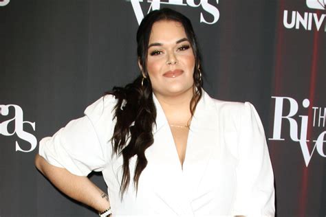Jenicka López fotografía Hija de Jenni Rivera sorprende con bikini negro