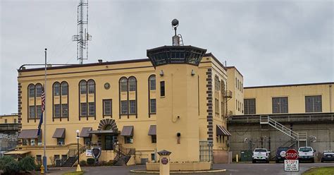 Oregon Prison Inmates Were Evacuated From Wildfires Onto The Home Turf Of Their Former Gang