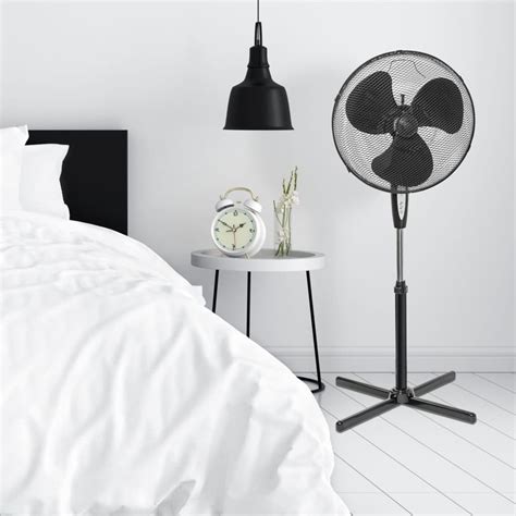 Bestron Ventilateur Sur Pied Avec T L Commande Cm W Noir Asv Zr