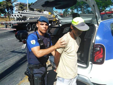 Homens São Presos Por Furtar Carros Em Frente à Delegacia Na Serra