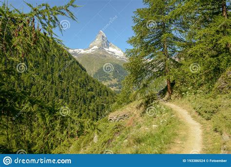 Paisaje Con Monte Matterhorn Sobre Zermatt En Los Alpes Suizos Foto De