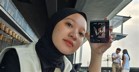 Review Galaxy Z Flip Makin Stylish Bikin Konten Mirror Selfie Pakai