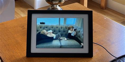 Skylight Frame Review: The Very Best WiFi Picture Frame?