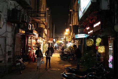 Khan Market Delhi - Restaurants, Shopping - Holidify