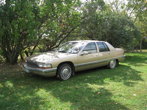 1995 Buick Roadmaster - Information and photos - MOMENTcar