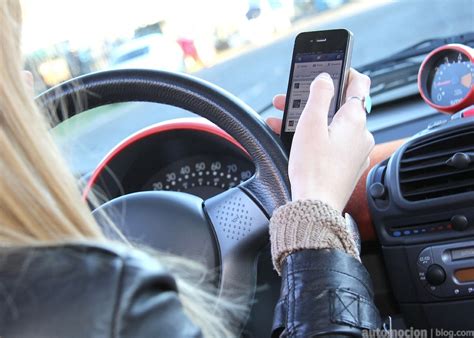 17 De Conductores Españoles Utilizan El Móvil Mientras Conducen