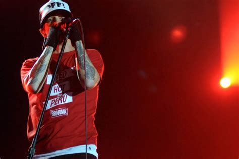 Vocalista Do Red Hot Chili Peppers Canta Camisa Da Brahma Em Evento Patrocinado Pela